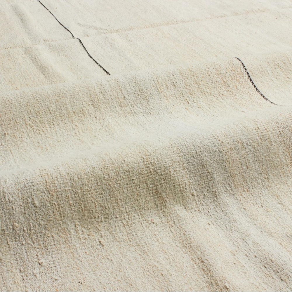 Elte Rug